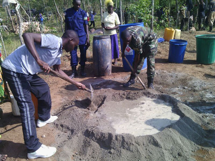 Bugi gikorwa cyose ingabo z'igihugu zagifatanyaga n'abaturage./Foto: Nshimiyimana Emmanuel