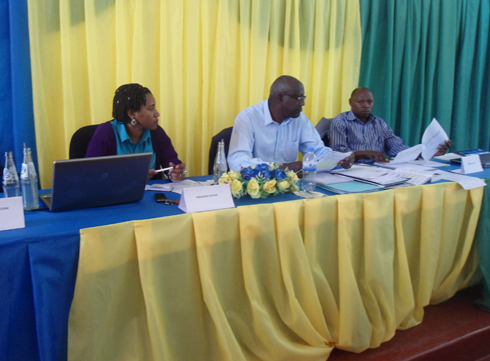 Bamwe mu bagize inama njyanama y