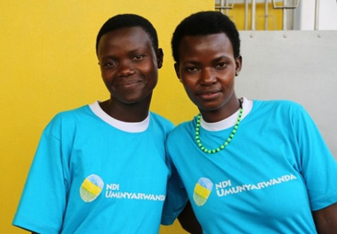 Nyirabenda (uwambaye urunigi mu ijosi) na Bampire ngo basanze bapfaga ibidakwiye kubabera umutwaro w