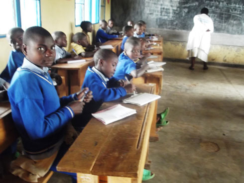 Nyiraminani (wicaye ku ruhande) yatangiranye na bagenzi be mu wa mbere none bageranye mu wa gatatu w