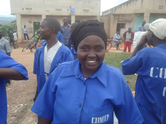 Nyiramondo avuga ko akazi ke kamushimisha cyane kuko hari byinshi amaze kugakuramo.