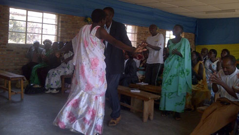 Nyuma y'amahugurwa y'ibyumweru 10 imiryango yongeye kubana neza.