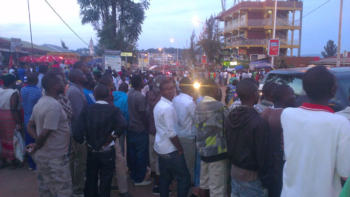 Nyuma y'intsinzi ya Rayon, imihanda ya Nyamirambo yari yuzuye abafana ku buryo imodoka zagendaga bigoranye.