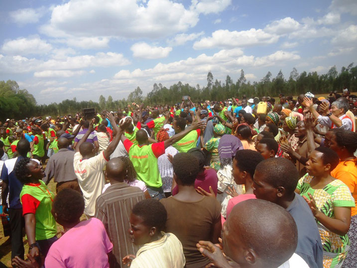 Nyuma y'umuganda, abaturage bashyizeho morale ari benshi mbere gato yo kumva ibiganiro.