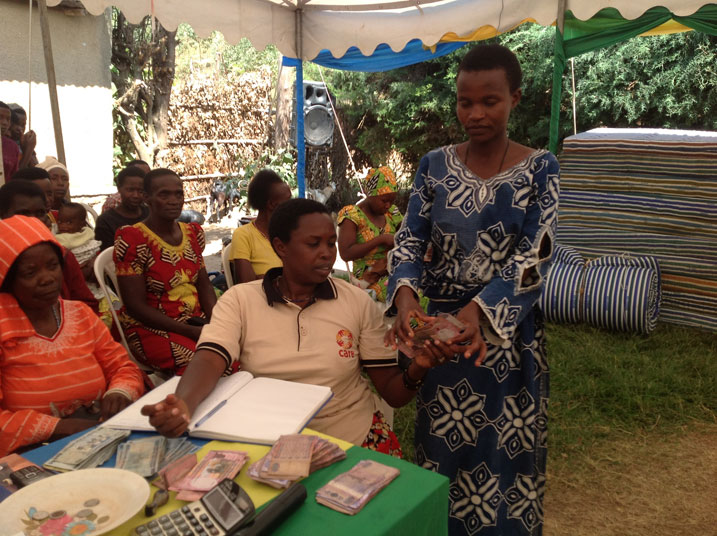 Nyuma y'umwaka barasa ku ntego umunyamuryango agahabwa imigabane ye bakongera bagatangira.