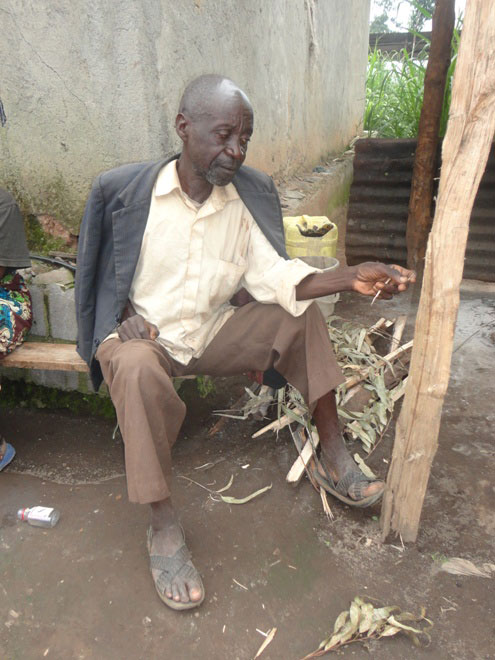 Nzabonantuma ku myaka ye 70, yemeza ko agishoboye kuba yahinga gusa ngo ntabona aho ahinga.