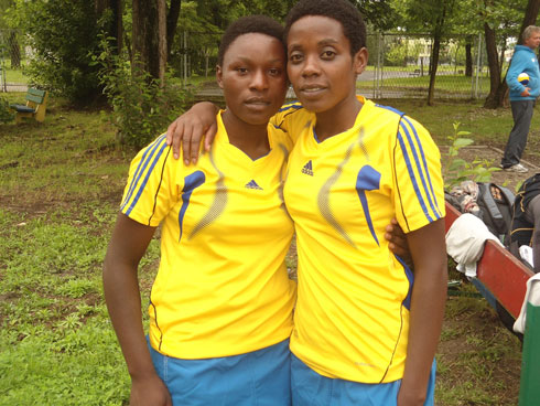 Nzayisenga na Mutatsimpundu muri Pologne.