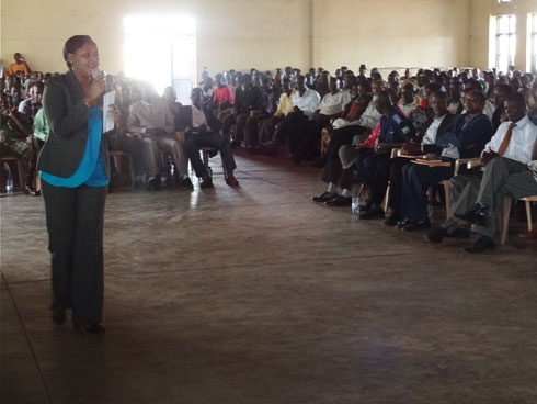 PS Mbabazi ageza ikiganiro ku bitabiriye Youth Connekt Dialogue mu karere ka Kirehe.