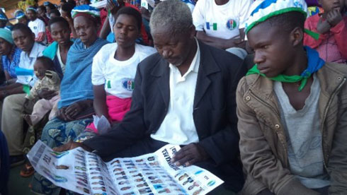 Bamwe mu bayoboke ba PSD bitegereza abari ku rutonde rw'abadepite babo