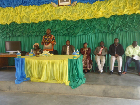 Umuyobozi w'akarere wungirije niwe wayoboye amatora.