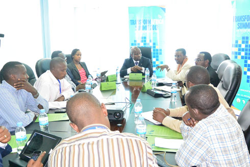 Minisitiri Nsengimana mu kiganiro n'abanyamakuru.