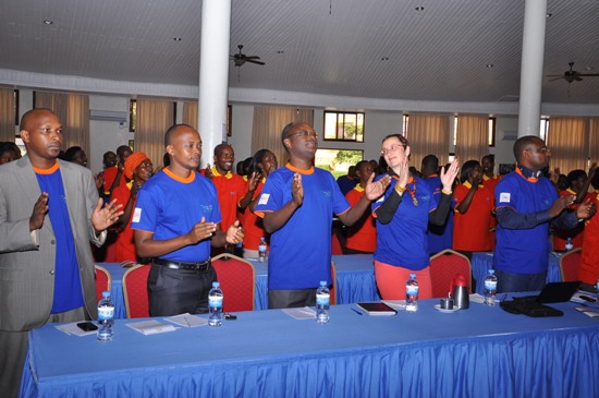 Bmwe mu bitabiriye umuhango wo gutangiza ku mugaragaro umushinga wo kwita ku myigire y'abana.