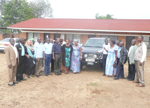 Paruwasi ya Mushaka yaje kwakira imodoka bahawe yo kubafasha mubikorwa by'ubumwe n'ubwiyunge.