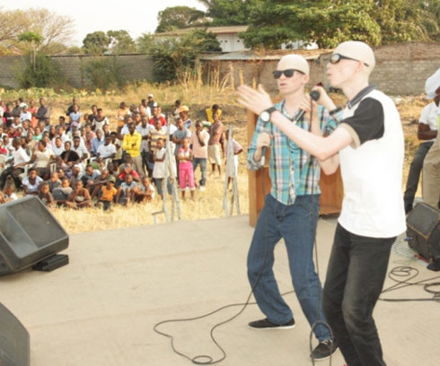 Patrick na Fidele bamaze gukora indirimbo icyenda.