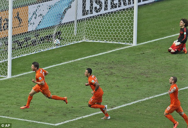 Penaliti yatewe neza na Klaas-Jan Huntelaar niyo yahesheje intsinzi Ubuholandi.