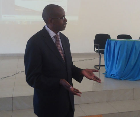 Perezida wa Jyanama ya Rusizi arasaba guhindura imitangire y