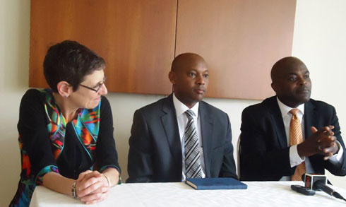 Uhereye ibumoso: Kogon wa Frankilin Covey, H.Namara wa PSF, na F.Egbuson wa CEMM.