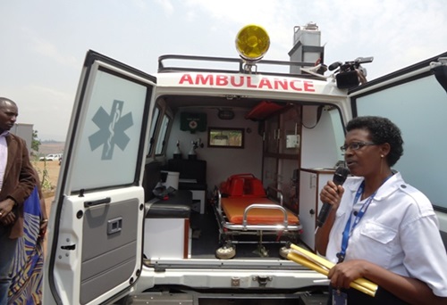 Imbere muri ambulance yahawe ibitaro bya Kinihira.