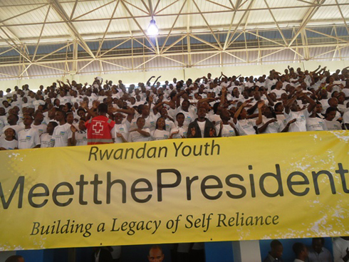 Abanyeshuri bahuye na Perezida Kagame mu nama yiswe”meet the President”.