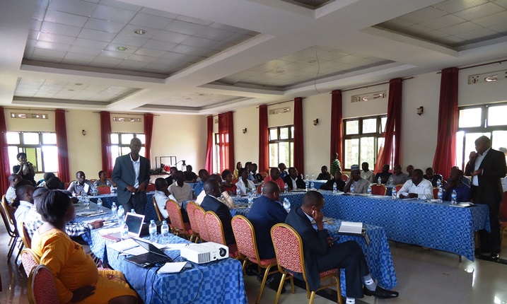 Abahagarariye amashyirahamwe y'abatwara ibinyabiziga basabwe kugira ubwishingizi bw'ibinyabiziga byabo, ndetse no kugenda bigengesera.