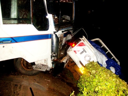 Nyuma yo kugingwa, Fuso nayo yahise igonga indi modoka ya Pick up yari iyiri imbere.