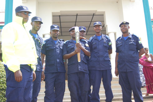 Polisi y'igihugu yari iyicungiye umutekano nayo yayifasheho ifoto y'urwibutso.