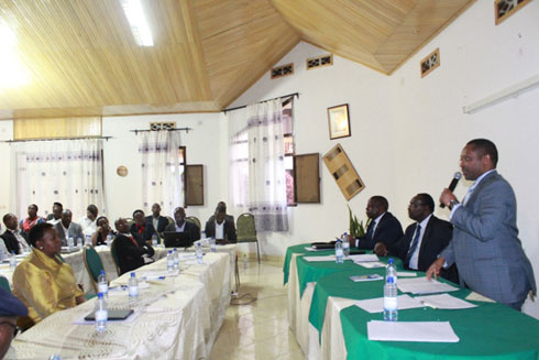 Prof Shyaka mu gusoza umwiherero kuri gahunda yo kwigira.