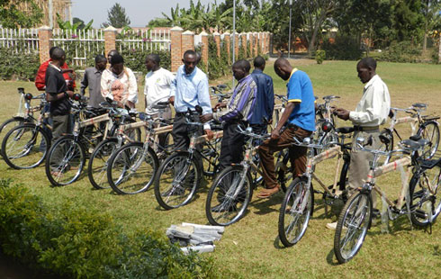 Abakangurambaga b'ubworozi bahawe inyoroshyangendo z'amagare.