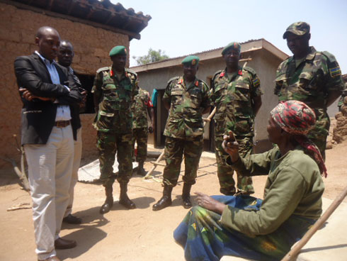 Uyu mukecuru arashima abamusaniye icumbi