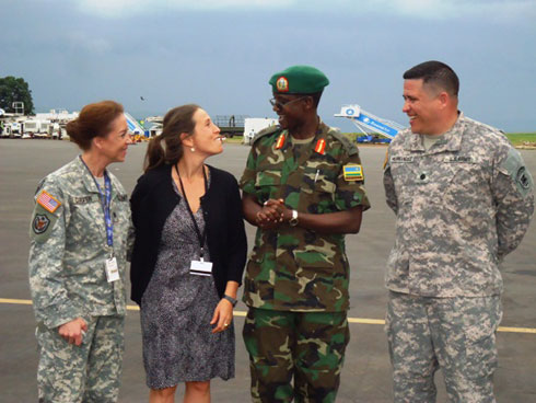 Ingabo za Leta zunze ubumwe za Amerika ziri kumwe n'Umuvugizi w'Ingabo z'u Rwanda. Amerika niyo yatanze indege yatwaye ingabo z'u Rwanda muri CAR.