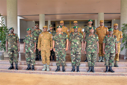 Itsinda ry'abasirikare ba Burkina Faso bai mu ruzinduko mu Rwanda hamwe na bagenzi babo bo mu Rwanda.