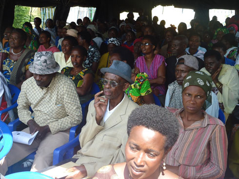 Abashaka kuvurwa bakomeje kuza ari benshi cyane.