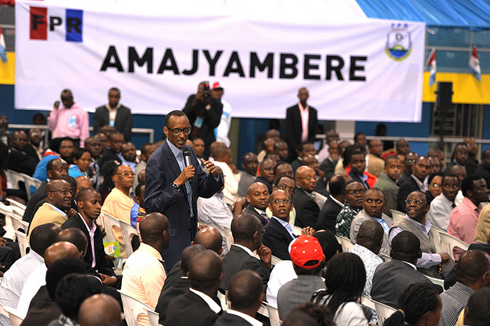 Perezida Kagame aganira n