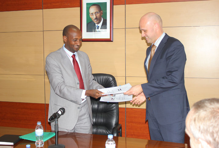 Abayobozi ku mpande zombi biyemeje ubufatanye, babishyira mu masezerano.