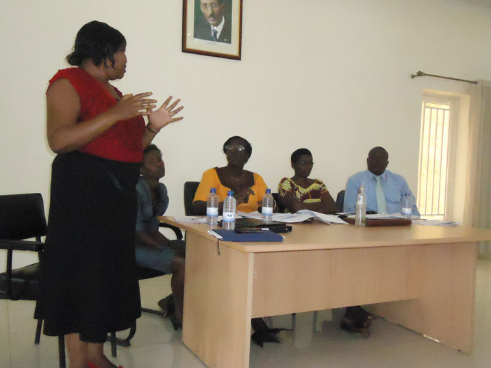 Umwe mu bayobozi mu karere ka Rulindo asaba abadepite gushyiraho itegeko rigena uburyo umuntu acibwa mu muryango.