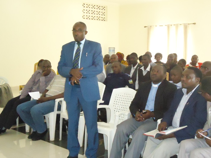 Abayobozi bakangurira abaturage gushyira abakobwa mu bagomba guhabwa iminani.