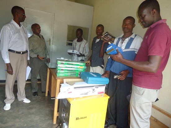 Urubyiruko rwahawe ibikoresho by