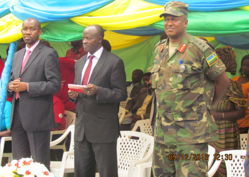 Abayobozi bari bayoboye gahunda yo gutangiza icyumweru cyahariwe ubufasha mu by