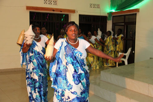 Imitako n'imbyino zitandukanye byaranze ibirori by'igitaramo cy'abagore ba Rusizi.