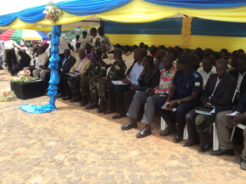 Abayobozi mu nzego zitandukanye bitabiriye imurikabikorwa.