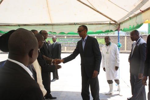 Perezida yasuye inganda z