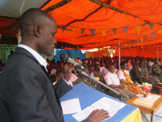 Umuyobozi w'Umurenge wa Nyakbuye mu birori byo kwizihiza umunsi w'Intwari.