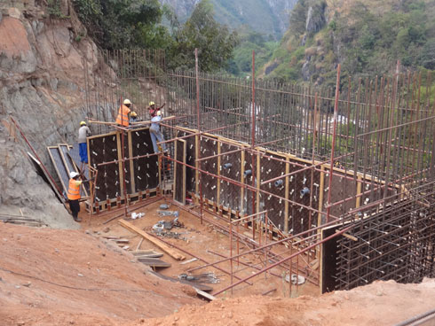 Ahari kubakwa ikiraro gishya kizaba gipima toni 180.