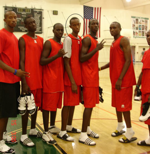 Rutare Jonathan ni uwa 4 ivuye iburyo cyangwa ibumoso.