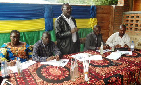 Mu byo bunguranyeho inama harimo guteza imbere ubucuruzi hubakwa umujyi wa Rutsiro, kubyaza amahirwe menshi umuhanda uzubakwa mu bihe bya vuba no gushishikariza amabanki akomeye gukingura imiryango mu Rutsiro.