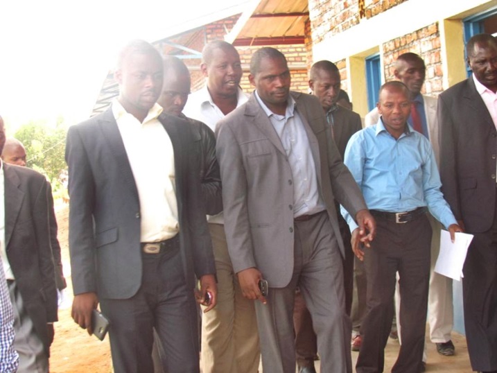 Rwiyemezamirimo yararimo amurikira ubuybozi ko yarangije ibikorwa byo gusana.