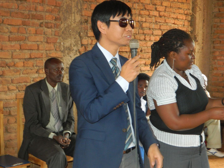 Umuyobozi w'umuryango Good Neighbors mu Rwanda SEO IL WON.