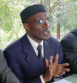 Bwana Saleh Habimana araburira abafite ONGs kubahiriza igihe ntarengwa cyo gukurikiza itegeko rishya ribagenga.