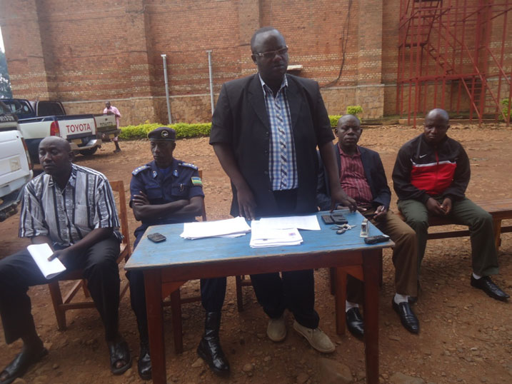 Sano Gato Alex, umuyobozi wa Gereza ya Rusizi yasabye abagororwa bafunguwe kuzagaragaza ko bagororotse koko.