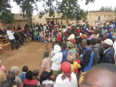 Umuyobozi w'umurenge wa Nyarubaka yasabye abaturage kuganiriza abanyamakuru nta bwoba.